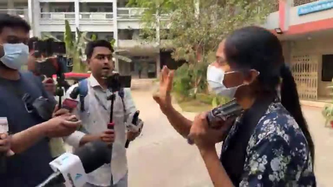 ⁣ইডেন কলেজের ছাত্রলীগ নেত্রীকে অবরুদ্ধ করে রেখছে কলেজের শিক্ষার্থীরা সরাসরি