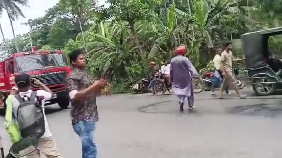 ⁣খুলনা টু সাতক্ষীরা মহাসড়কে ডুমুরিয়া  সিএনজি এবং তেলের গাড়ির সাথে মুখোমুখি সং/ঘ/র্ষে নিহত সংখ্যা ১
