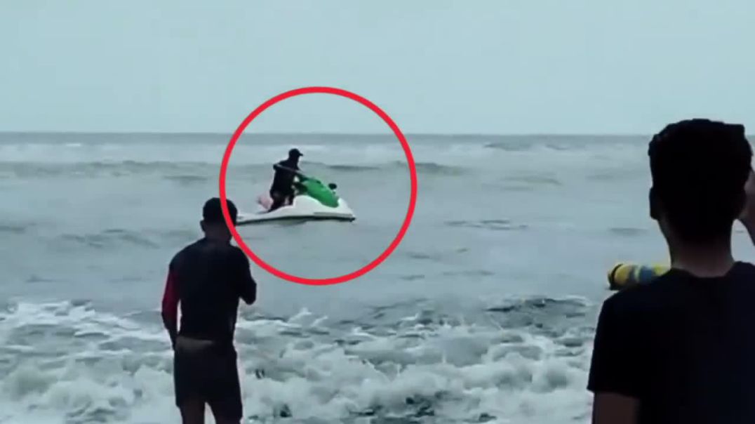 ⁣ছেলেকে বাঁচাতে গিয়ে প্রাণ গেল বাবার, তবুও বাঁচানো গেল না ছেলেকে