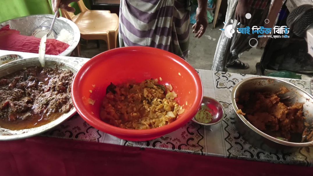 ⁣মাইলস্টোন স্কুলের সামনে খাবারের দাম বাড়িয়ে দিয়েছে হোটেল মালিকরা